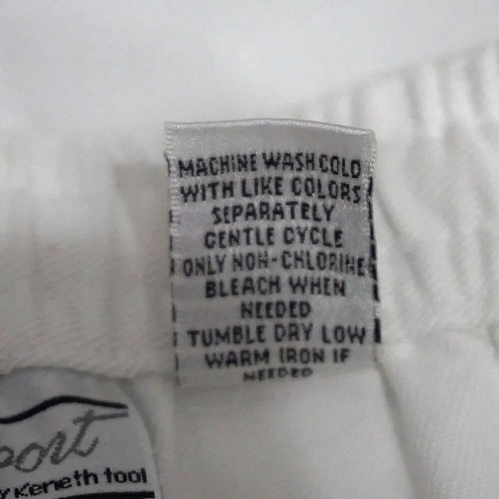 K.T Sport by Keneth Too! Vintage Cargo Shorts Womens Size Petite Small White